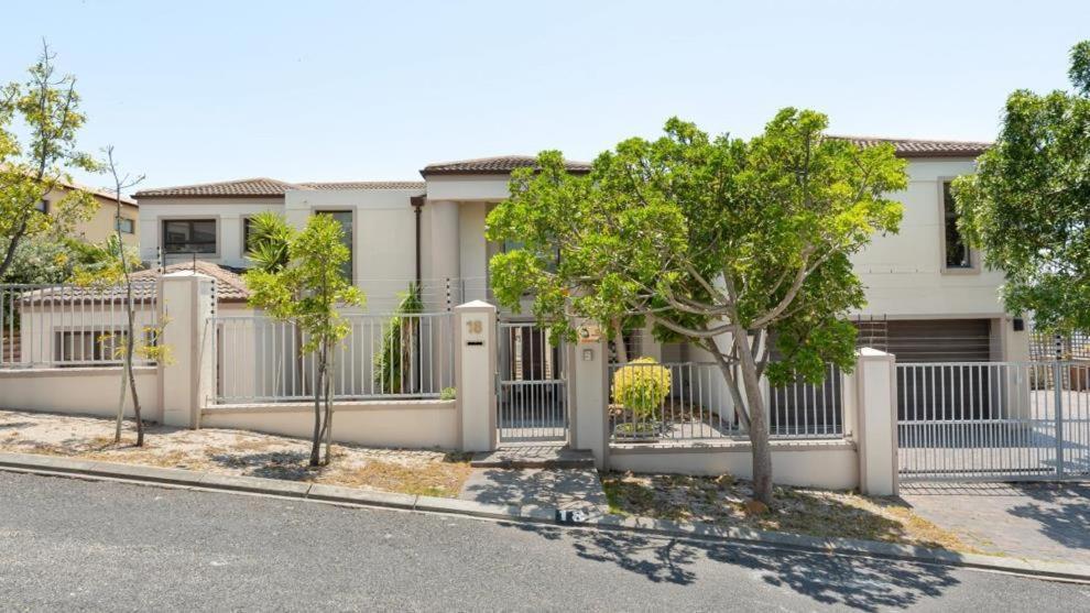 Harbour Close Boutique Villa เคปทาวน์ ภายนอก รูปภาพ